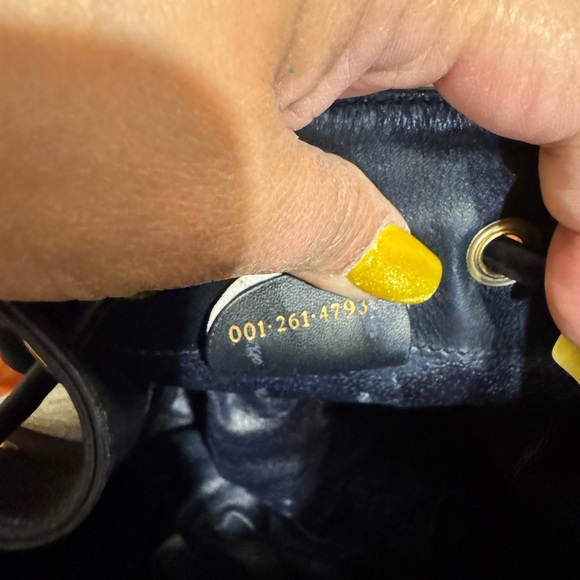 Gucci Stylish Black and Gray Bucket Bag - Picture 9 of 13